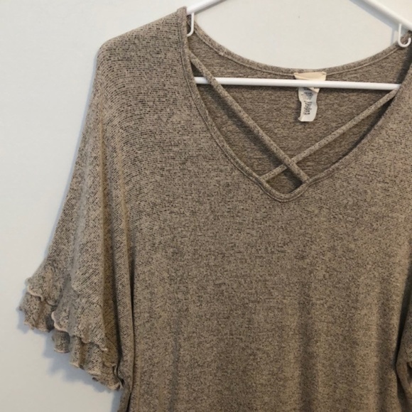 Caution to the Wind Ruffle Sleeve Blouse Size Medium - Picture 2 of 8